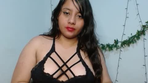 Snapshot of jonnes_julita_ chatting on November 28, 6:49 am Julita online show from November 28, 6:49 am