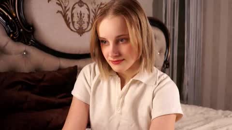 Snapshot of jonnienita chatting on February 22, 12:26 pm Alice online show from February 22, 12:26 pm