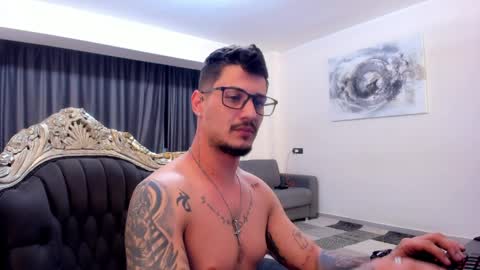 Snapshot of jonnyporn1 chatting on April 7, 9:48 pm jonnyporn1 online show from April 7, 9:48 pm