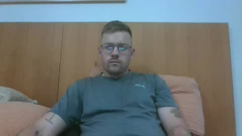 Snapshot of jonoy1995 chatting on March 3, 3:52 am jonoy1995 online show from March 3, 3:52 am