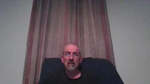 Snapshot of jony_five chatting on December 23, 3:50 am Jon online show from December 23, 3:50 am