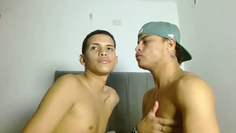 Snapshot of jose_and_daniel chatting on June 23, 11:25 pm JOSE AND DANIEL online show from June 23, 11:25 pm