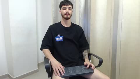 Snapshot of joseh0se chatting on February 3, 5:16 am alejandro online show from February 3, 5:16 am