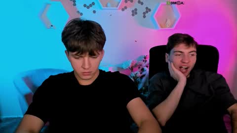 joseph_bear_ online show from December 4, 8:28 pm