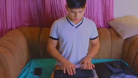Snapshot of josethariaz25 chatting on May 2, 11:04 am JOSETH ARIAZ online show from May 2, 11:04 am