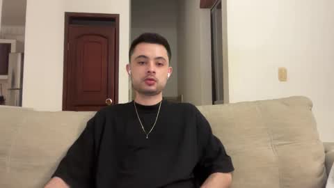 Snapshot of josezaens_ chatting on September 17, 9:11 am josezaens_ online show from September 17, 9:11 am