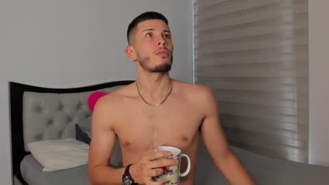 Snapshot of josh_and_dilany chatting on January 2, 1:19 pm Dilany Josh online show from January 2, 1:19 pm