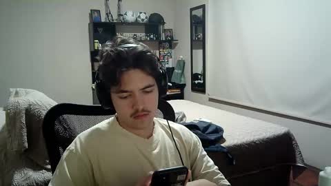 Snapshot of josh_fucks420 chatting on December 3, 2:25 am Josh online show from December 3, 2:25 am