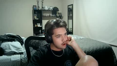 Snapshot of josh_fucks420 chatting on February 18, 7:54 am Josh online show from February 18, 7:54 am