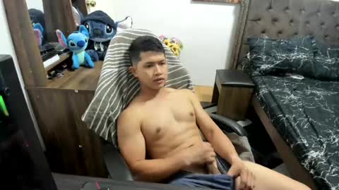 Snapshot of joshay21 chatting on August 7, 12:40 pm joshay21 online show from August 7, 12:40 pm
