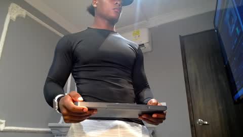 Snapshot of joshloganx chatting on December 14, 12:12 pm joshloganx online show from December 14, 12:12 pm