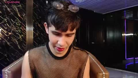 joshua_saenz_ online show from April 29, 2:15 am