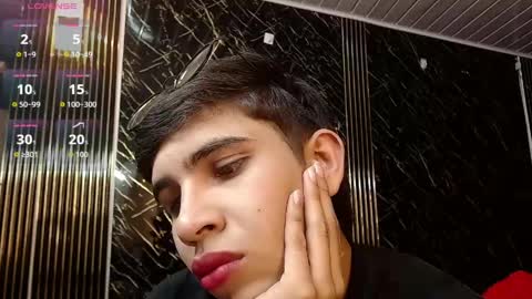 joshua_saenz_ online show from May 24, 3:33 am