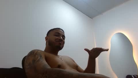 joshuadanielss online show from April 12, 5:45 am