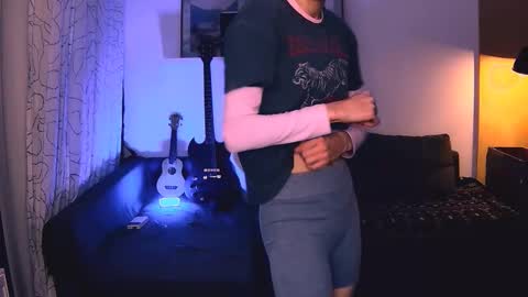 Snapshot of joy_keys chatting on December 3, 8:17 pm joy_keys online show from December 3, 8:17 pm