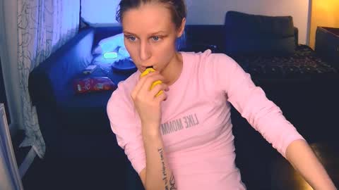 Snapshot of joy_keys chatting on December 3, 11:24 pm joy_keys online show from December 3, 11:24 pm