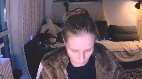 Snapshot of joy_keys chatting on December 16, 1:32 pm joy_keys online show from December 16, 1:32 pm