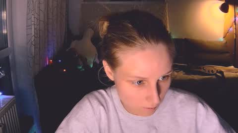 Snapshot of joy_keys chatting on December 17, 4:53 pm joy_keys online show from December 17, 4:53 pm