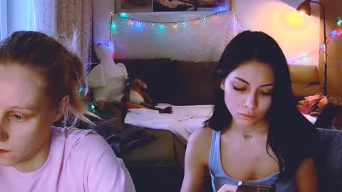 Snapshot of joy_keys chatting on December 21, 11:44 am joy_keys online show from December 21, 11:44 am