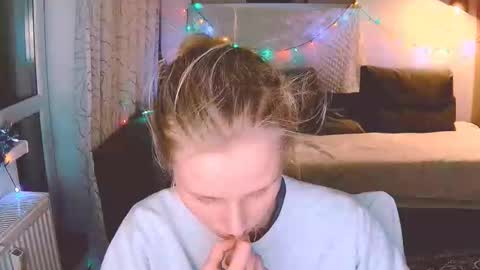 Snapshot of joy_keys chatting on December 23, 8:03 pm joy_keys online show from December 23, 8:03 pm