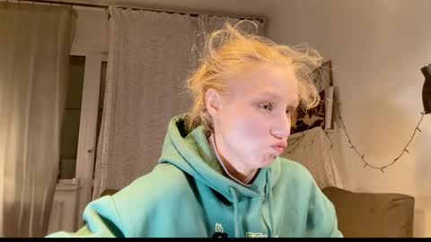 Snapshot of joy_keys chatting on February 9, 6:26 pm joy_keys online show from February 9, 6:26 pm