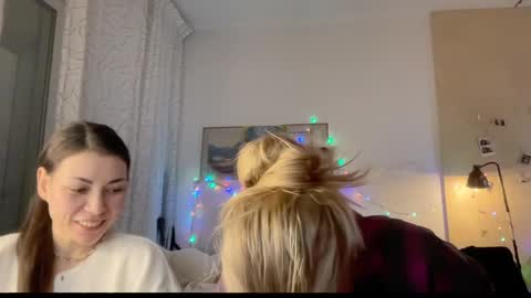 Snapshot of joy_keys chatting on February 9, 9:28 pm joy_keys online show from February 9, 9:28 pm