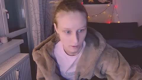 Snapshot of joy_keys chatting on February 18, 6:58 pm joy_keys online show from February 18, 6:58 pm