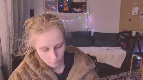 Snapshot of joy_keys chatting on February 21, 6:37 pm joy_keys online show from February 21, 6:37 pm