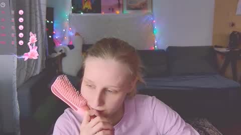 Snapshot of joy_keys chatting on March 4, 5:34 pm joy_keys online show from March 4, 5:34 pm