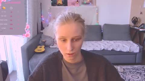 Snapshot of joy_keys chatting on March 7, 2:23 pm joy_keys online show from March 7, 2:23 pm