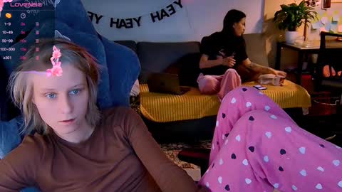 Snapshot of joy_keys chatting on November 10, 5:34 pm joy_keys online show from November 10, 5:34 pm