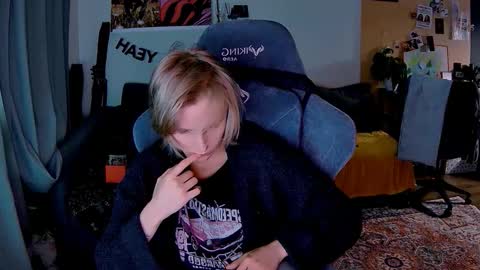 Snapshot of joy_keys chatting on November 20, 2:01 am joy_keys online show from November 20, 2:01 am