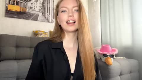 Snapshot of joyegeesey chatting on May 14, 7:48 am Bella online show from May 14, 7:48 am