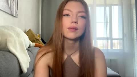 Snapshot of joyegeesey chatting on May 19, 7:37 am Bella online show from May 19, 7:37 am