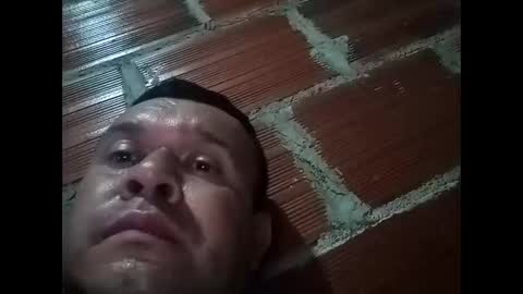 Snapshot of juan370490 chatting on December 25, 2:14 am juan370490 online show from December 25, 2:14 am