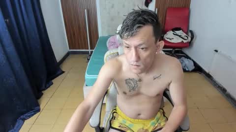 juan_and_luke online show from April 4, 10:02 am