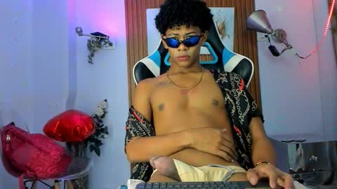 juan_contreras7 online show from September 24, 11:35 am