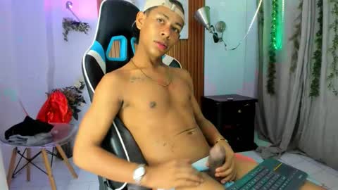 juan_contreras7 online show from October 23, 11:31 am