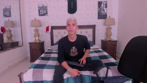 J U A N   L O V E R S online show from December 4, 1:09 pm