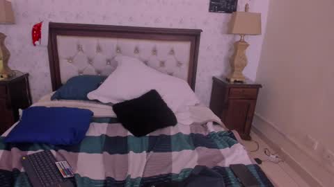 J U A N   L O V E R S online show from December 5, 6:55 pm