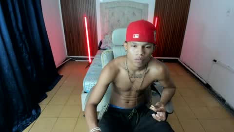 Snapshot of juan_mhata chatting on June 15, 12:35 am Juan Mhata online show from June 15, 12:35 am