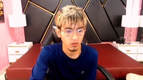 juan_saul1 online show from April 21, 10:21 am