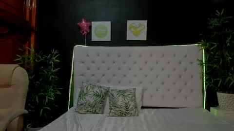 Snapshot of juana_naranjo chatting on May 20, 3:02 am juana_naranjo online show from May 20, 3:02 am