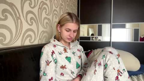 Lola online show from April 23, 6:03 am