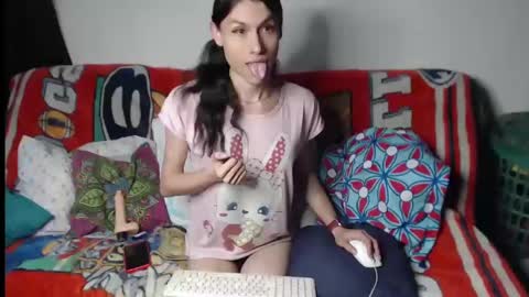 Snapshot of juanavelez9311 chatting on January 5, 1:04 pm JUANA ALEJANDRA VELEZ online show from January 5, 1:04 pm