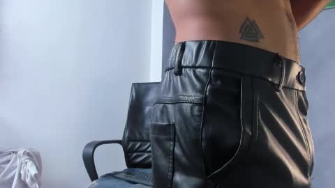 Juan Esteban online show from February 1, 1:15 am