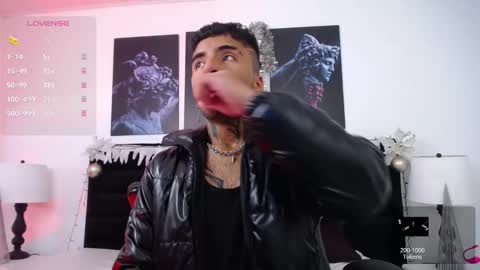 juancamilo66_ online show from December 25, 2:35 am