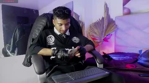 juancamilo66_ online show from June 18, 5:39 pm