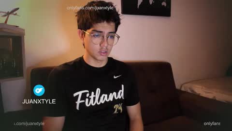 . online show from December 3, 6:17 pm