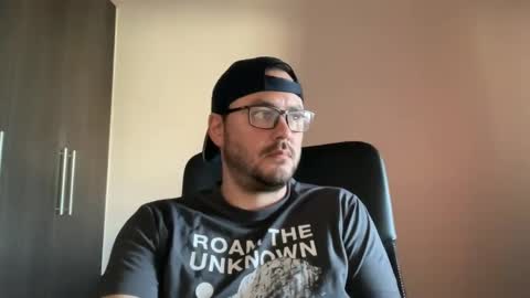 Snapshot of juanchom chatting on March 3, 1:42 pm juanchom online show from March 3, 1:42 pm